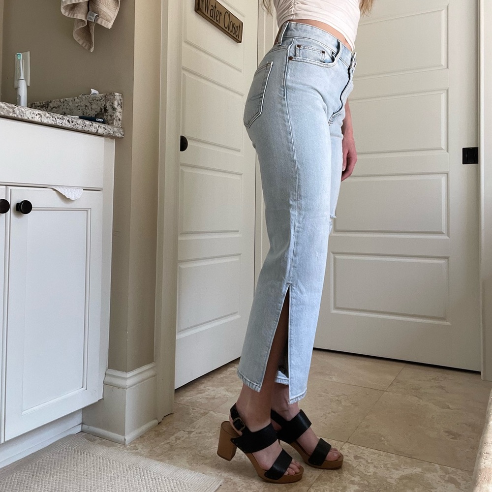 Lucky Brand Light Wash Jeans - Picture 8 of 10